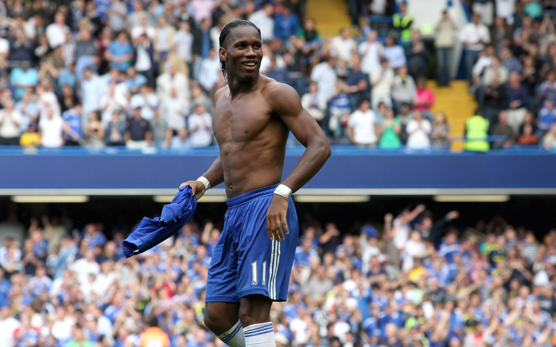 萨拉赫连续十五场比赛破门,巴黎圣日耳曼再创纪录,引爆球迷热议