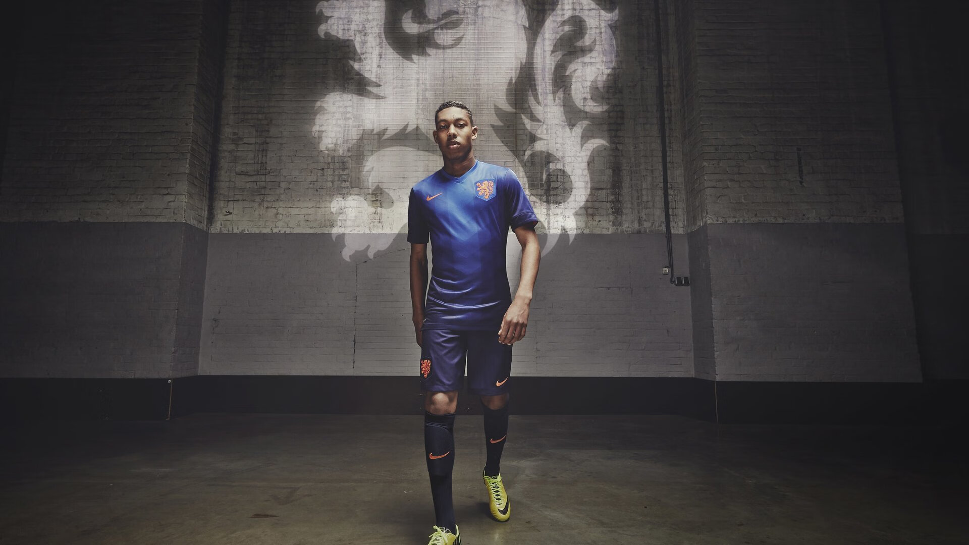 库里迎来七赛季出色发挥，西班牙队观众热烈欢呼！气势如虹延续