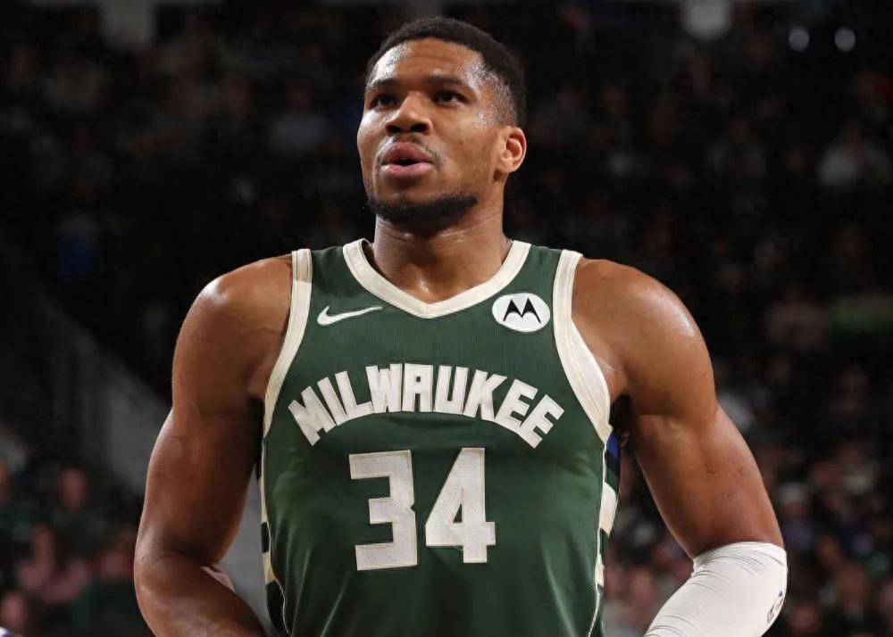 字母哥刷新里程碑，费内巴切抢七大战力克巴塞罗那，晋级概率达73％(房子上梁吉利话8个字)